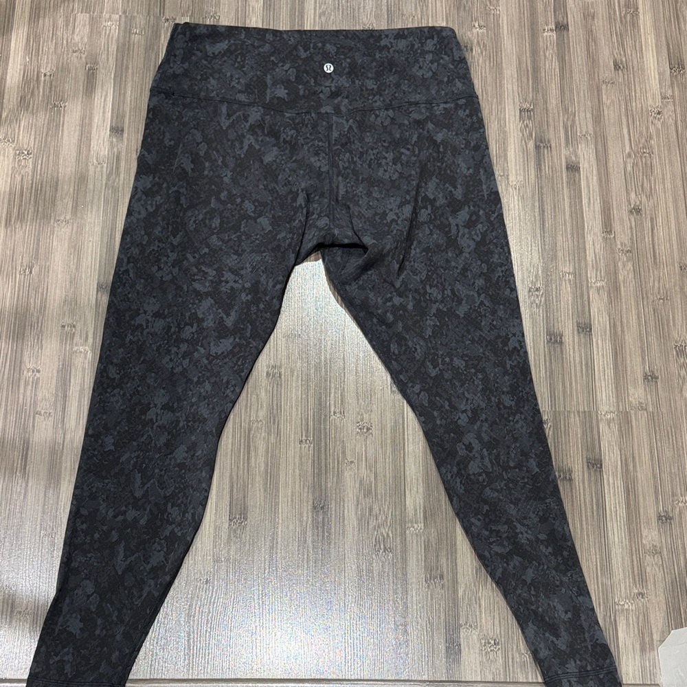 Pre Owned Lululemon Black Patterned Leggings And … - image 1